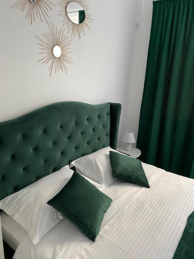 Royal Reed Apartments Нэводари Экстерьер фото